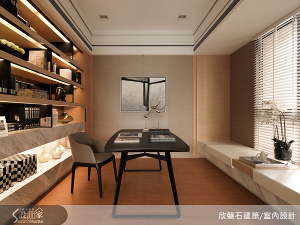 端上一杯酒，放上一首喜愛的音樂，在迷離的燈光下，享