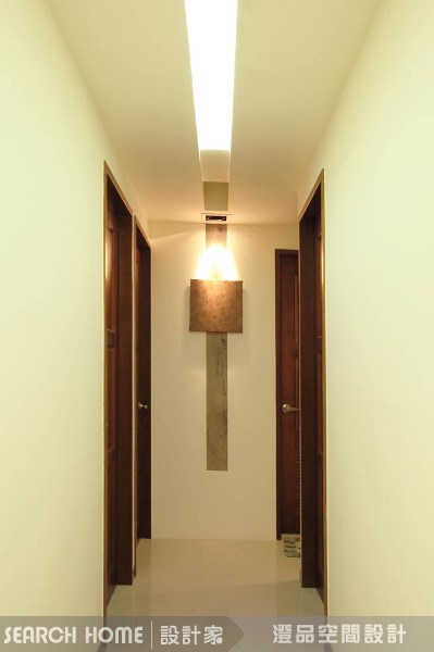 明亮的光線在居家空間中扮演的角色十分重要，除了實際