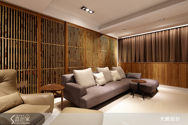 夫妻閒聊時的愜意悠閒，孩子們開心的嬉鬧笑聲，這些看