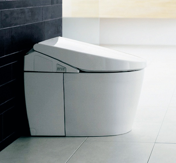 新式頂級智慧型全自動馬桶極簡的外型設計，與舒適機能