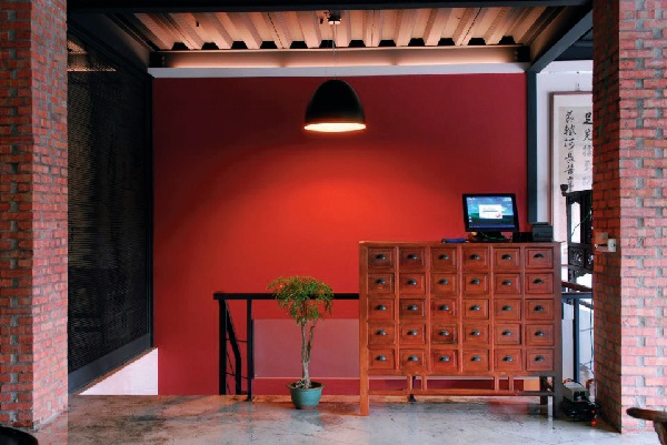 礦物塗料，有別於其他塗料成分，它以天然礦物石成分製