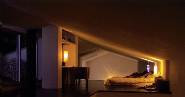 燈光的發明，改變了人類的生活型態．現今燈光在居家空