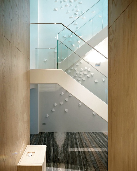 燈光的發明，改變了人類的生活型態．現今燈光在居家空