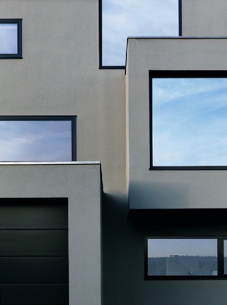 燈光的發明，改變了人類的生活型態．現今燈光在居家空