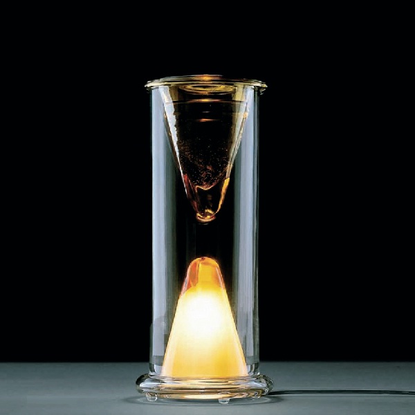 傢具是室內空間中關鍵性的軟件元素，當有著豐富色彩和