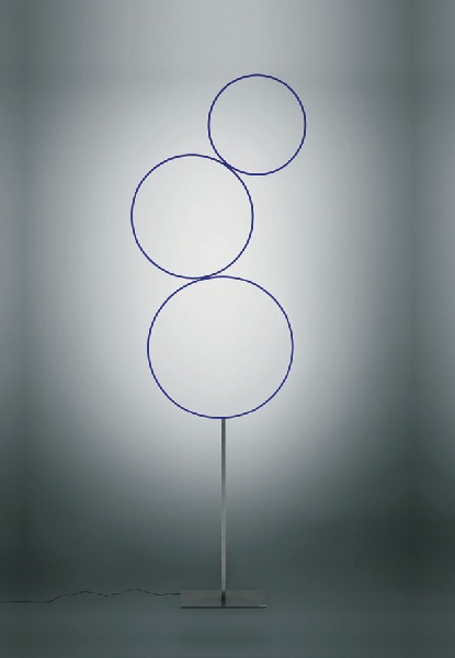 傢具是室內空間中關鍵性的軟件元素，當有著豐富色彩和