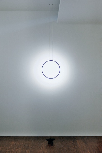 傢具是室內空間中關鍵性的軟件元素，當有著豐富色彩和