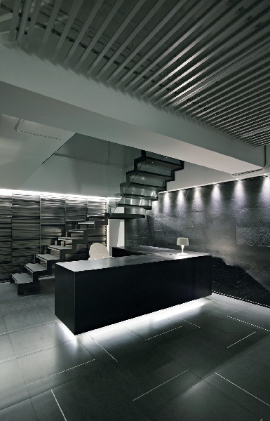 傢具是室內空間中關鍵性的軟件元素，當有著豐富色彩和