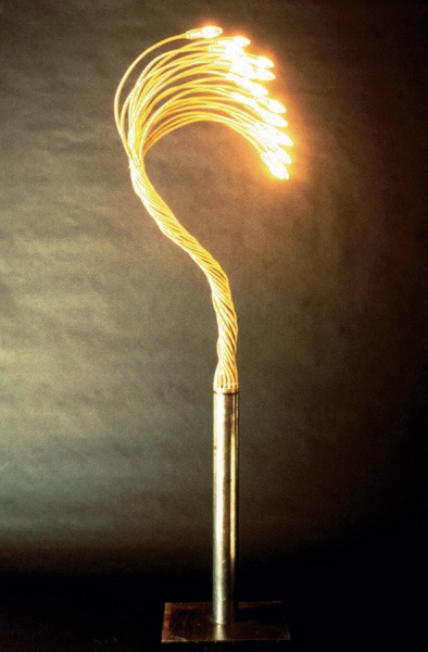 傢具是室內空間中關鍵性的軟件元素，當有著豐富色彩和