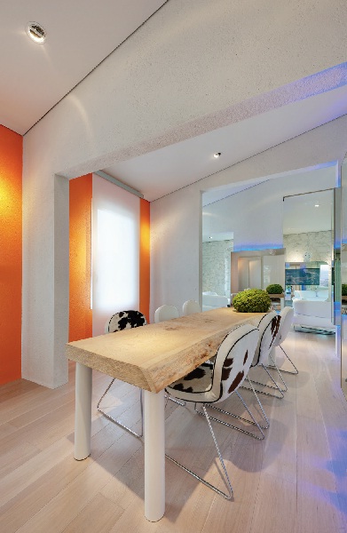 充滿了當代藝術氛圍,融合了繽紛色彩,這間座落於義大