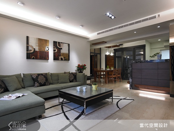 把一隻兔子裝到箱子裡，接著再打開箱子，結果兔子就消