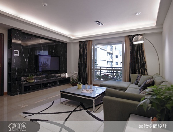 把一隻兔子裝到箱子裡，接著再打開箱子，結果兔子就消