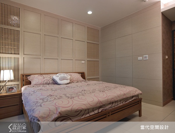 把一隻兔子裝到箱子裡，接著再打開箱子，結果兔子就消