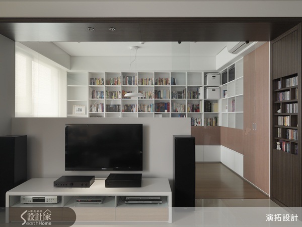 相信很多人都看過以穿透式手法打造而成的玻璃書房設計