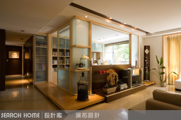 相信很多人都看過以穿透式手法打造而成的玻璃書房設計