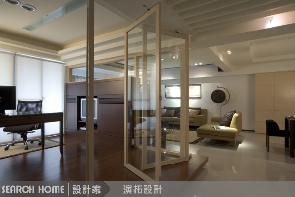 相信很多人都看過以穿透式手法打造而成的玻璃書房設計