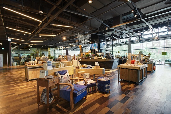 今天的天空有些陰霾，但小編的心情卻是萬里無雲，實在