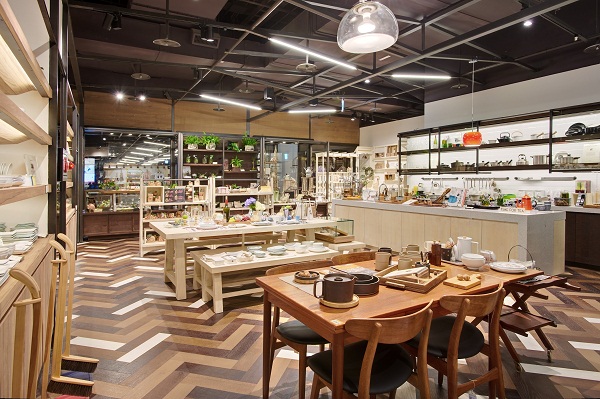 今天的天空有些陰霾，但小編的心情卻是萬里無雲，實在