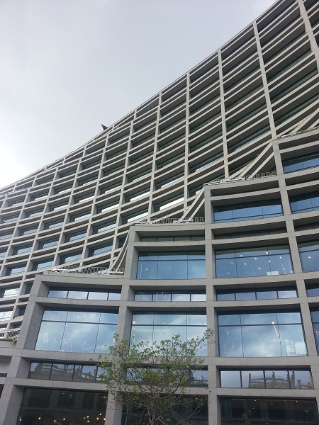 今天的天空有些陰霾，但小編的心情卻是萬里無雲，實在