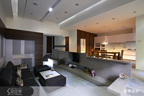 這一間屋齡約12年的中古屋,原先屋型是兩戶打通,有夾