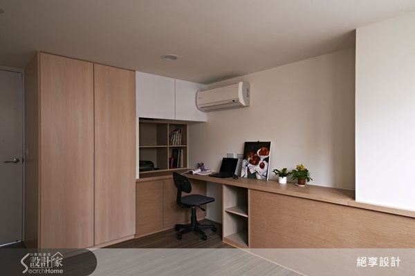 這一間屋齡約12年的中古屋,原先屋型是兩戶打通,有夾