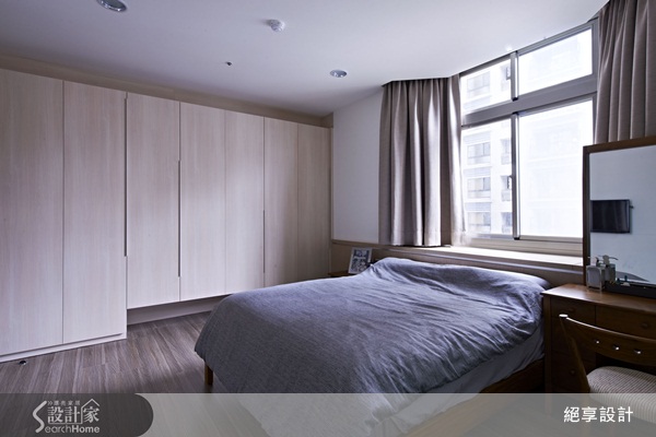 這一間屋齡約12年的中古屋,原先屋型是兩戶打通,有夾