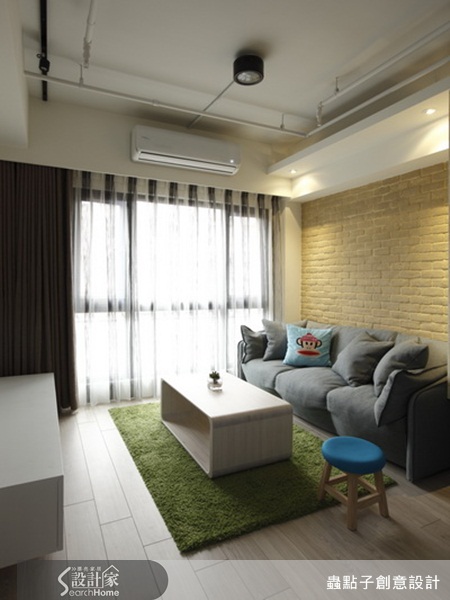 由於目前家庭成員只有二名，不需要過多的空間設計，在