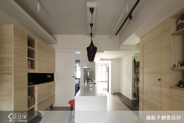 由於目前家庭成員只有二名，不需要過多的空間設計，在