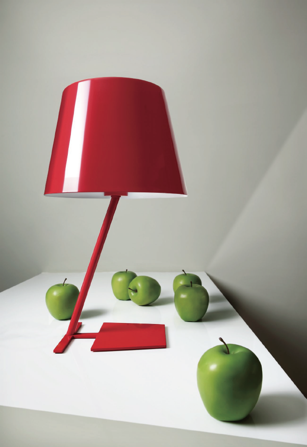 夏天的尾巴漸漸消失，而這時秋天的羽毛落下。
季節轉