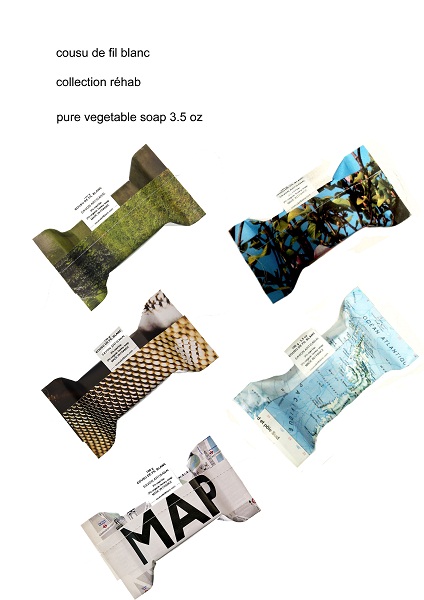 夏天的尾巴漸漸消失，而這時秋天的羽毛落下。
季節轉