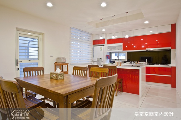 淺色調的空間向來有放大視覺效果及讓人感覺明亮舒服的