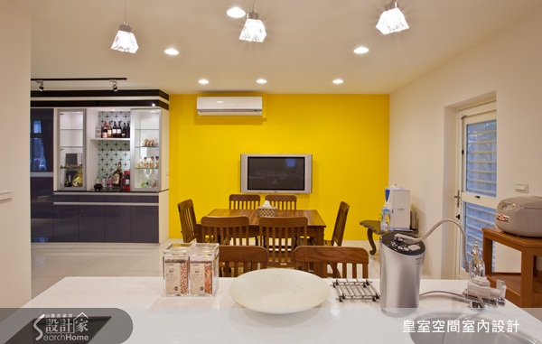 淺色調的空間向來有放大視覺效果及讓人感覺明亮舒服的