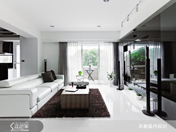 將近50坪的房子擁有足夠的空間規畫，一方面得以滿足年