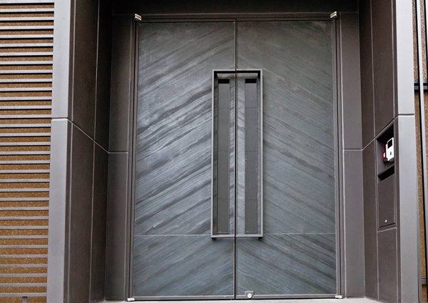 現今的環保意識抬頭，針對有限礦產資源的石材，避免在