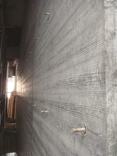 所謂的「清水」是指混凝土灌漿澆置完成將模板拆卸後,