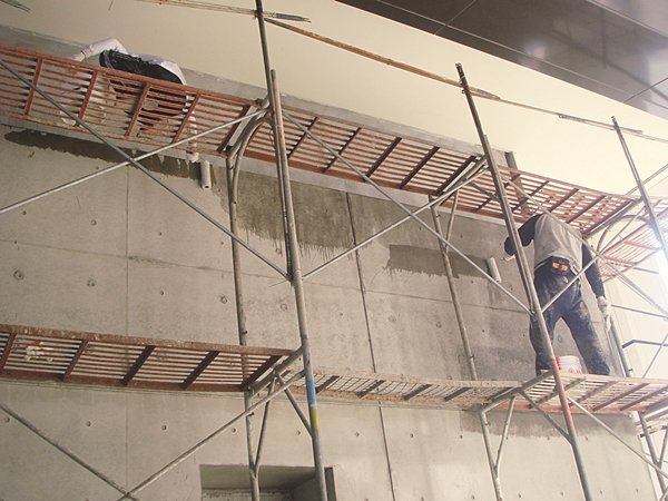 所謂的「清水」是指混凝土灌漿澆置完成將模板拆卸後,