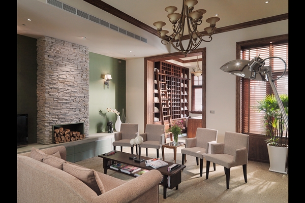 色彩,是創造風格的重要元素之一。色彩也可以因時、因