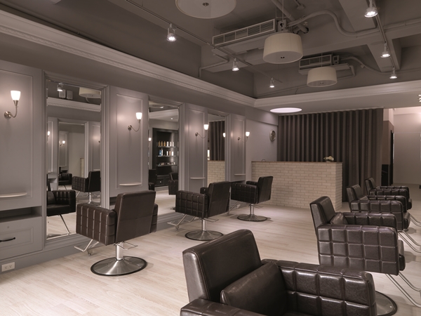 色彩,是創造風格的重要元素之一。色彩也可以因時、因