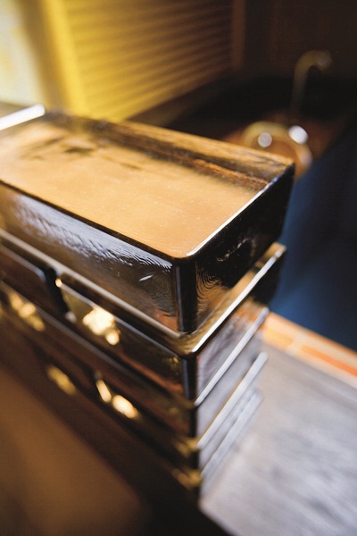 玻璃磚在空間運用中，呈現質感與透明感，讓許多設計者