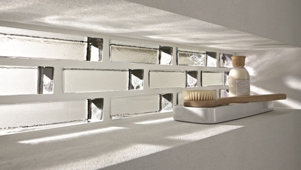 玻璃磚在空間運用中，呈現質感與透明感，讓許多設計者