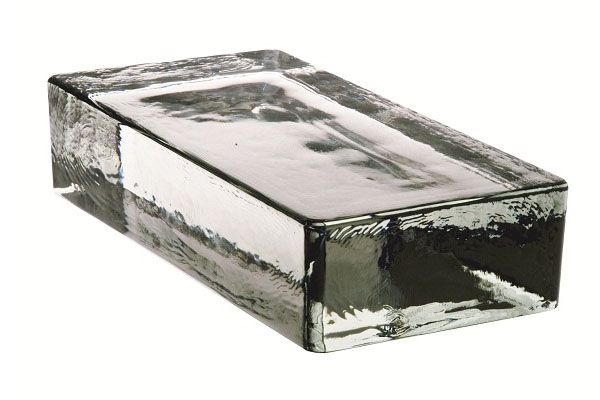 玻璃磚在空間運用中，呈現質感與透明感，讓許多設計者