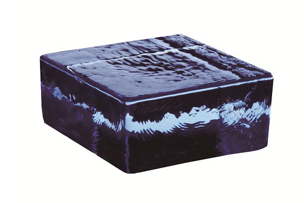 玻璃磚在空間運用中，呈現質感與透明感，讓許多設計者