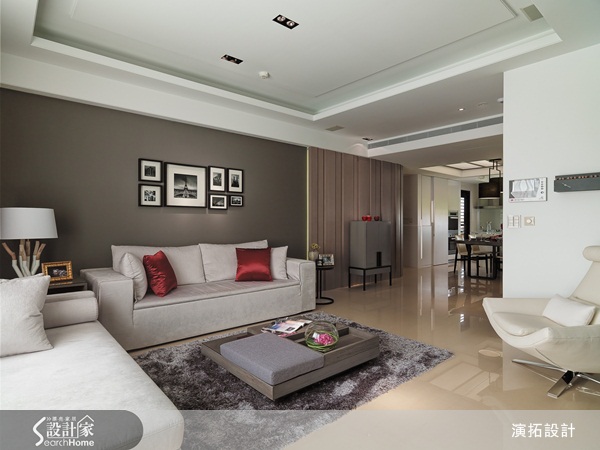 原本與家人同住透天厝的一家三口，在買下單層新成屋之