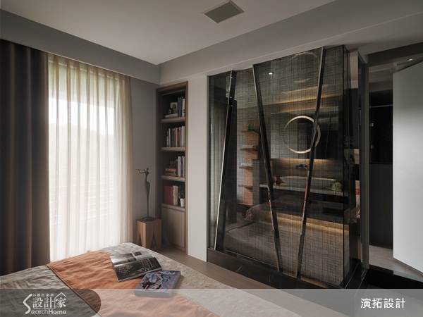 原本與家人同住透天厝的一家三口，在買下單層新成屋之