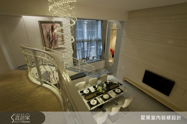 本案位於新北市新莊區，坪數50坪，屬於挑高夾層類型空