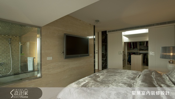 本案位於新北市新莊區，坪數50坪，屬於挑高夾層類型空