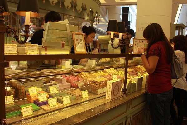 最近，台北街頭飄起了法國味兒，小編快步循著香甜的味