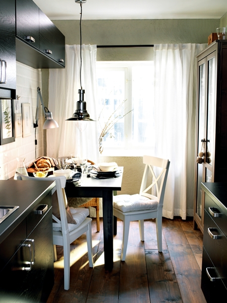 北歐居家設計多半簡潔俐落，天花板多採用裸露或是平頂