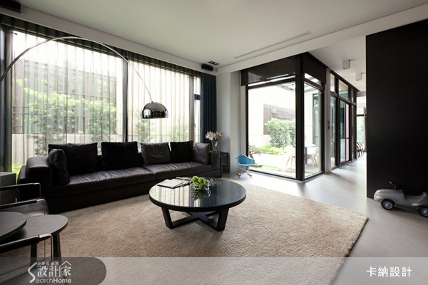 對於小坪數空間而言，開放式的格局設計能夠讓空間視野