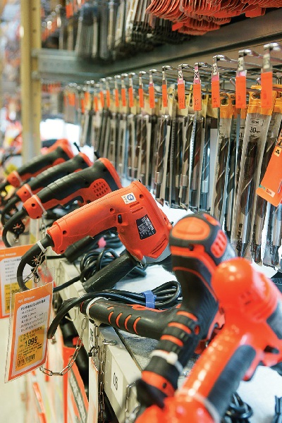 由於修繕DIY愈來愈流行，女性購買電鑽的比例跟著增加